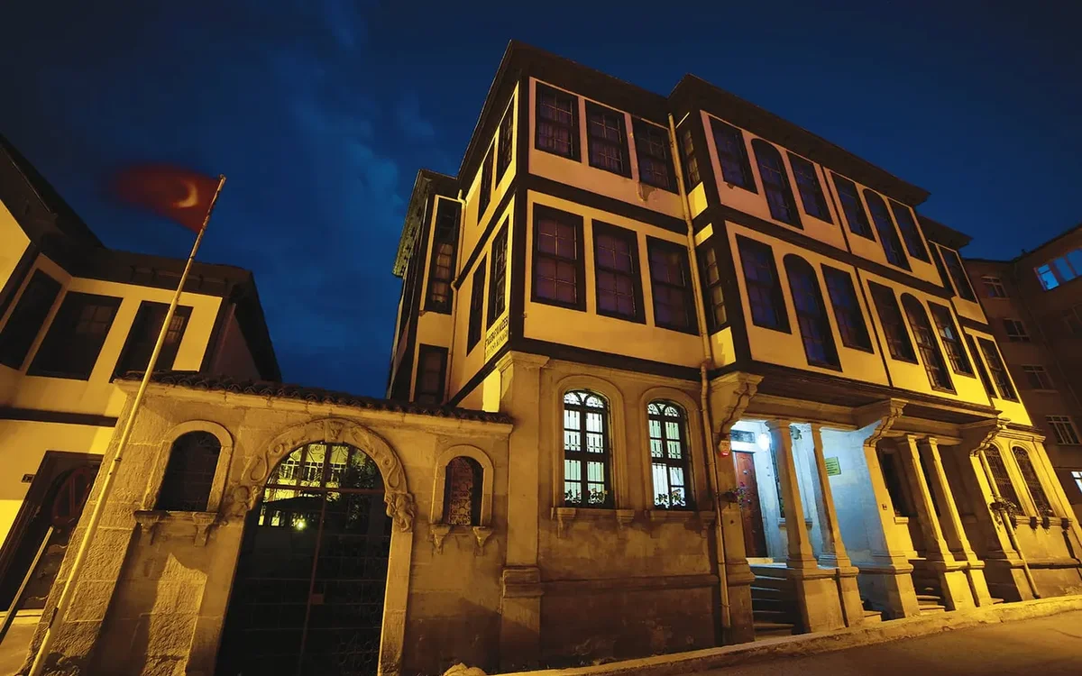 Vedat Tek Kültür Merkezi ve Şapka Müzesi
