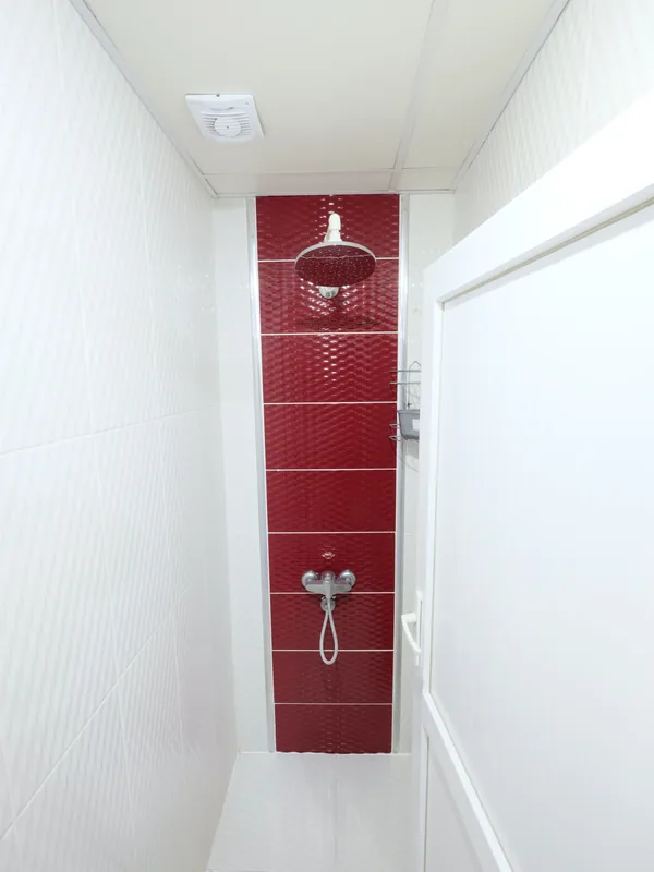 Kırmızı Mozaik Bordürlü Modern Duşakabin