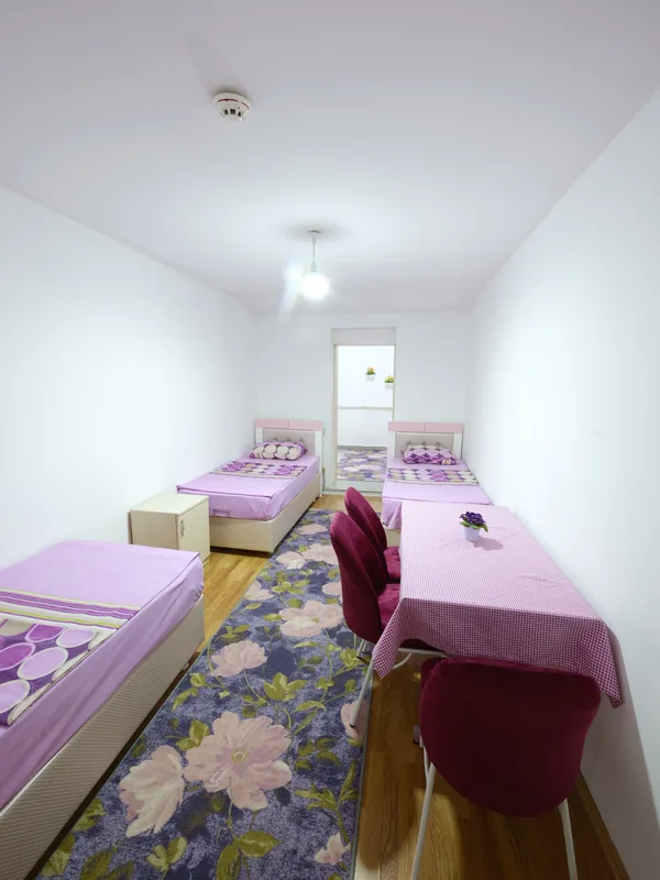 3 Kişilik Çatı Aydınlatmalı Giyinme Alanlı Oda